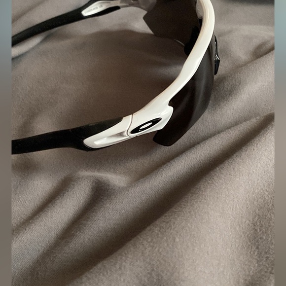 pair of Oakly glasses - Picture 2 of 4